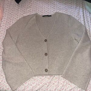 A cute Jenni Kayne Beige cardigan🥰
